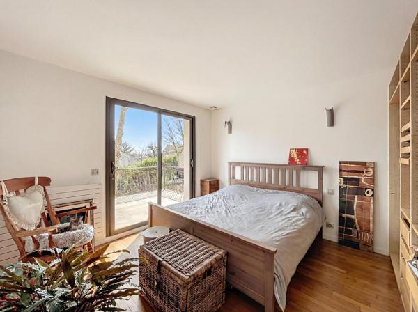 Maison
         9 pièces
        - 220 m² Bien prestige 988 000 € *