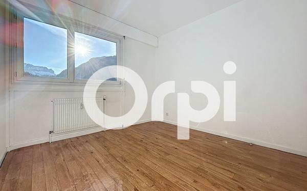 Appartement à louer    3 pièces • 75 m2 Cluses