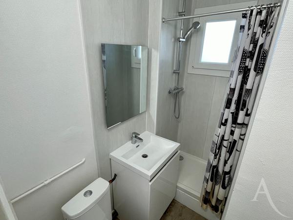 Studio meublé avec balcon (chauffage inclus)