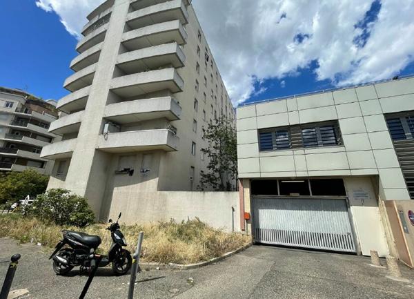 Stationnement à louer    Villeurbanne