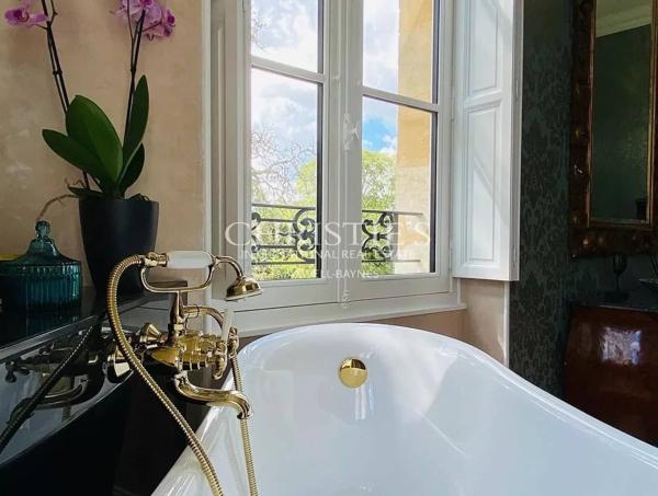 Splendide château du XIXe siècle rénové, au charme intemporel, aux portes de Bordeaux