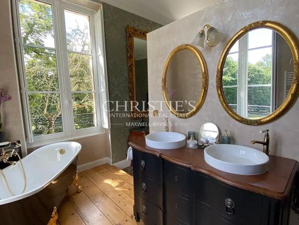 Splendide château du XIXe siècle rénové, au charme intemporel, aux portes de Bordeaux