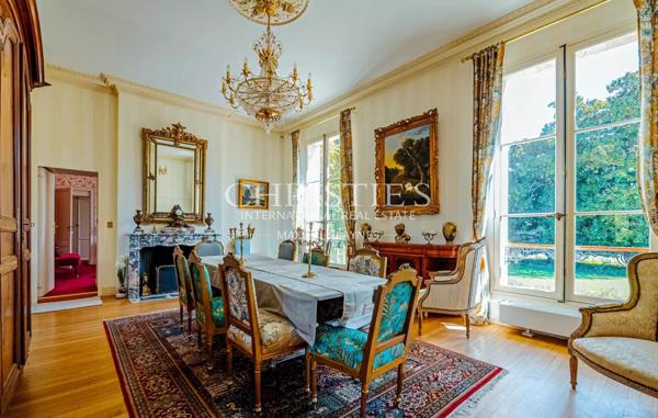 Splendide château du XIXe siècle rénové, au charme intemporel, aux portes de Bordeaux