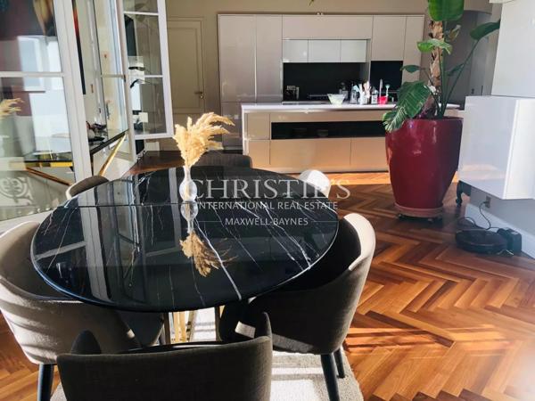 Splendide château du XIXe siècle rénové, au charme intemporel, aux portes de Bordeaux