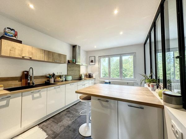 A louer Appartement meublé à Nantes 3 pièce(s) 73.15 m2 avec deux balcons, garage fermé et cave