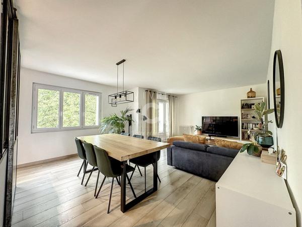 A louer Appartement meublé à Nantes 3 pièce(s) 73.15 m2 avec deux balcons, garage fermé et cave