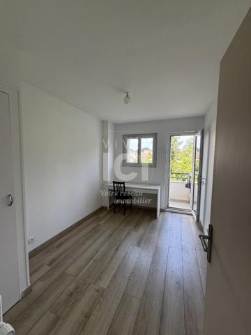 A louer Appartement meublé à Nantes 3 pièce(s) 73.15 m2 avec deux balcons, garage fermé et cave