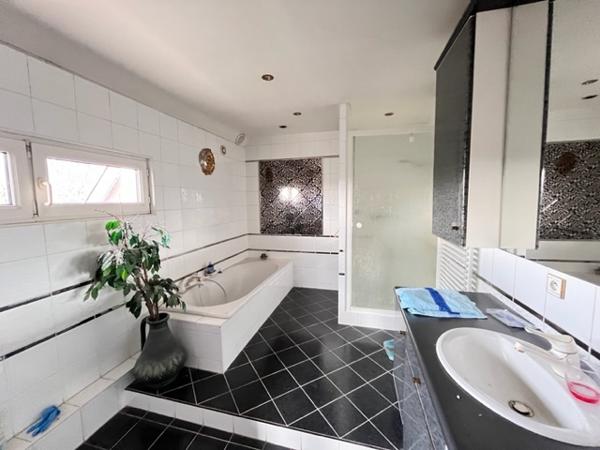 Oberhausbergen (67205) OBERHAUSBERGEN - Maison 290 m² sur 6.30 ares - 945.000 € FAI