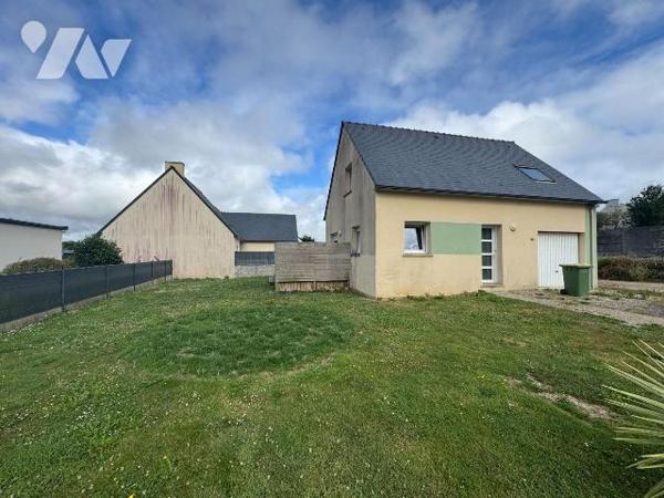 LANNILIS BOURG. Traditionnelle aux normes BBC de 80m2 environ, construite en 2012.
La maison, ...