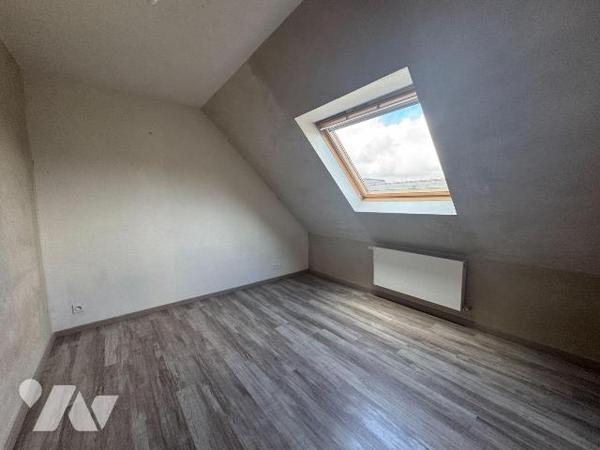 LANNILIS BOURG. Traditionnelle aux normes BBC de 80m2 environ, construite en 2012.
La maison, ...