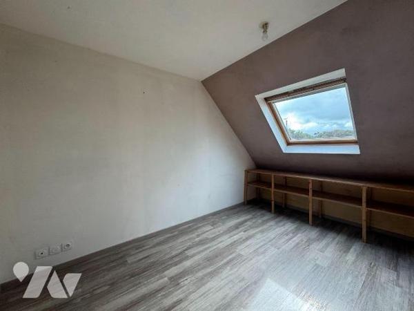 LANNILIS BOURG. Traditionnelle aux normes BBC de 80m2 environ, construite en 2012.
La maison, ...