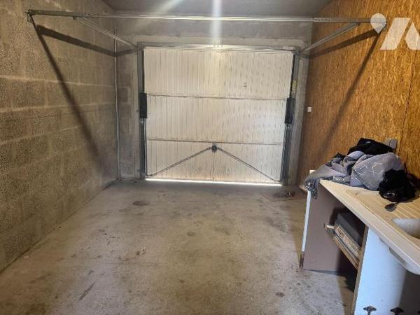 LANNILIS BOURG. Traditionnelle aux normes BBC de 80m2 environ, construite en 2012.
La maison, ...