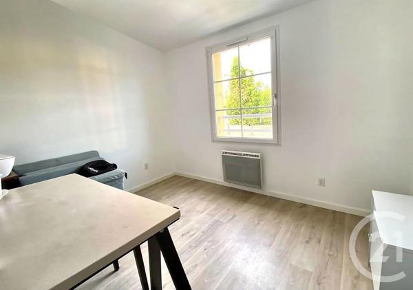 Maison à vendre  5 pièces - 91,32 m 2   LA ROCHE SUR YON  - 85