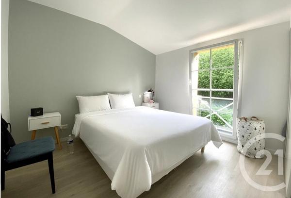 Maison à vendre  5 pièces - 91,32 m 2   LA ROCHE SUR YON  - 85