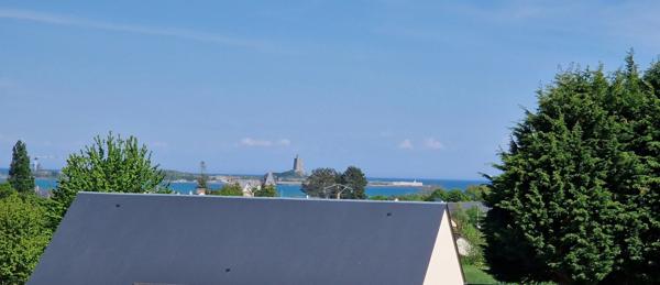 Exclusivité.!! Charmante maison familiale de 137 m2, 6 pièces 4 chambres dont une avec vue mer — Quettehou —