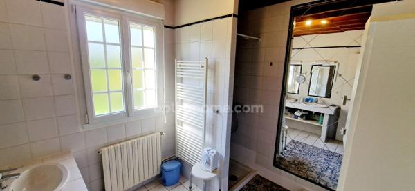 Exclusivité.!! Charmante maison familiale de 137 m2, 6 pièces 4 chambres dont une avec vue mer — Quettehou —