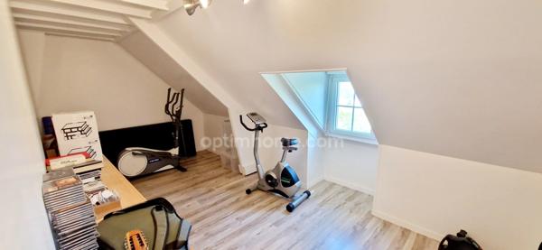 Exclusivité.!! Charmante maison familiale de 137 m2, 6 pièces 4 chambres dont une avec vue mer — Quettehou —