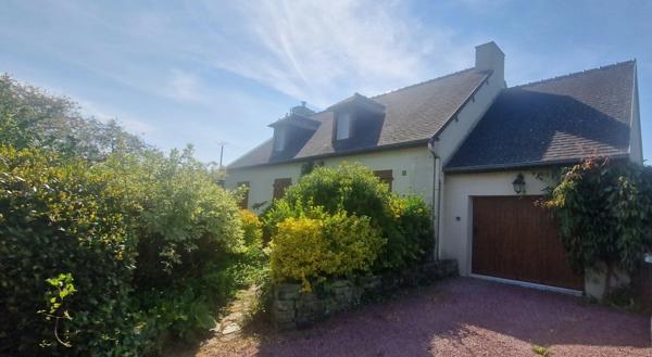 Exclusivité.!! Charmante maison familiale de 137 m2, 6 pièces 4 chambres dont une avec vue mer — Quettehou —