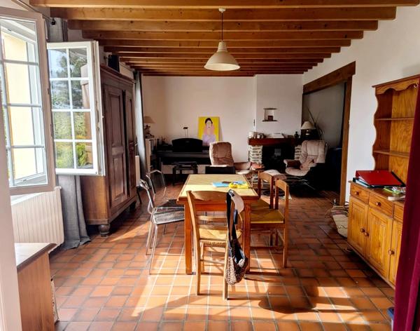 Exclusivité.!! Charmante maison familiale de 137 m2, 6 pièces 4 chambres dont une avec vue mer — Quettehou —