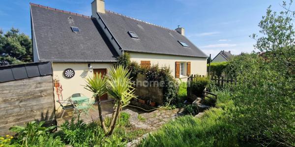 Exclusivité.!! Charmante maison familiale de 137 m2, 6 pièces 4 chambres dont une avec vue mer — Quettehou —