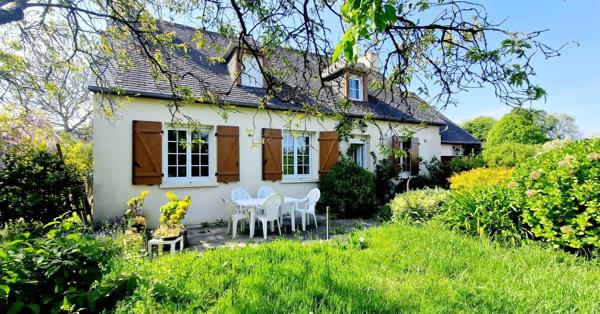 Exclusivité.!! Charmante maison familiale de 137 m2, 6 pièces 4 chambres dont une avec vue mer — Quettehou —