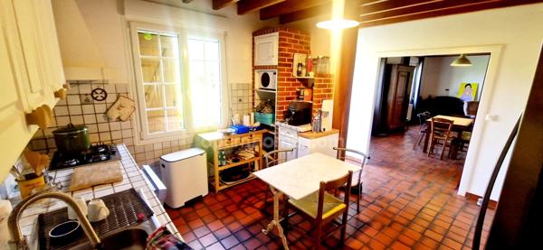 Exclusivité.!! Charmante maison familiale de 137 m2, 6 pièces 4 chambres dont une avec vue mer — Quettehou —