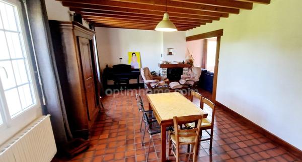 Exclusivité.!! Charmante maison familiale de 137 m2, 6 pièces 4 chambres dont une avec vue mer — Quettehou —