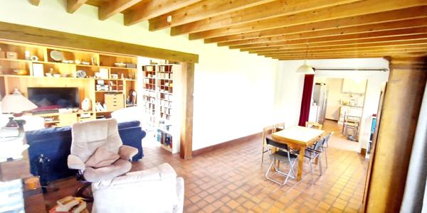 Exclusivité.!! Charmante maison familiale de 137 m2, 6 pièces 4 chambres dont une avec vue mer — Quettehou —