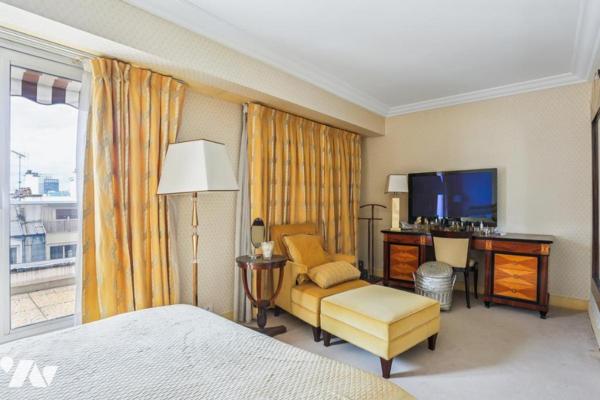 Neuilly-sur-Seine – Dernier étage avec terrasses, appartement 9 pièces / 5 chambres