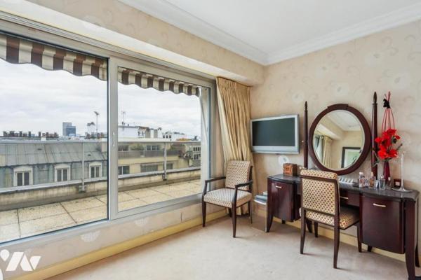 Neuilly-sur-Seine – Dernier étage avec terrasses, appartement 9 pièces / 5 chambres