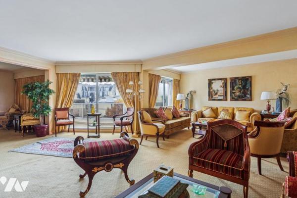 Neuilly-sur-Seine – Dernier étage avec terrasses, appartement 9 pièces / 5 chambres