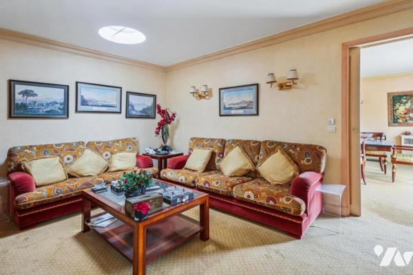 Neuilly-sur-Seine – Dernier étage avec terrasses, appartement 9 pièces / 5 chambres