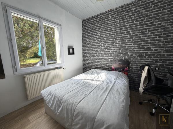 Maison
                                                                                                                                                                                                                                                                                                                        7 pièce(s)                                                                                                                                                                                                          5 chambre(s)                                                                                                                                                                                                          175  m²
