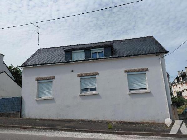 Maison 4 pièces à vendre - Pontivy (56300) - Morbihan

À proximité du centre-ville de Pontivy...
