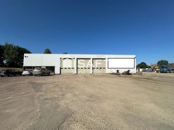 Locaux, 2 hangars 1120 m² dont un avec atelier et bureaux