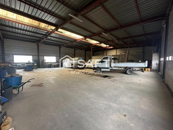Locaux, 2 hangars 1120 m² dont un avec atelier et bureaux