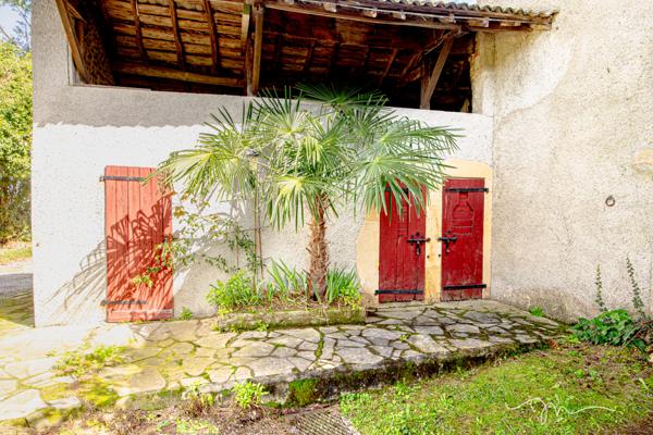 Vic-en-Bigorre (65500) Superbe Bigourdane de 348m2 sur 2 niveaux, avec jardin, piscine et dépendances