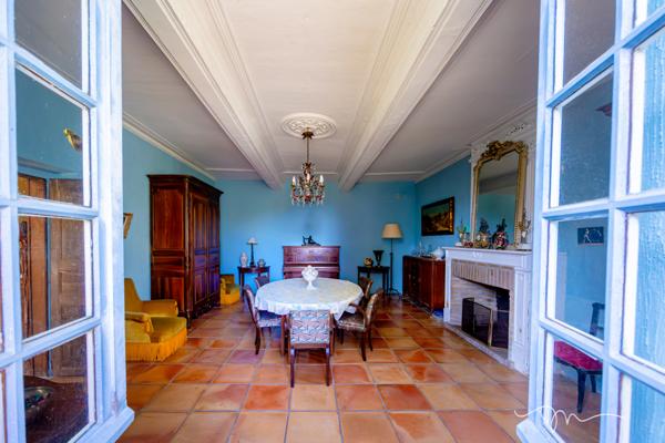 Vic-en-Bigorre (65500) Superbe Bigourdane de 348m2 sur 2 niveaux, avec jardin, piscine et dépendances