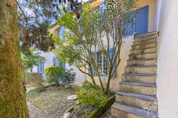 Vic-en-Bigorre (65500) Superbe Bigourdane de 348m2 sur 2 niveaux, avec jardin, piscine et dépendances