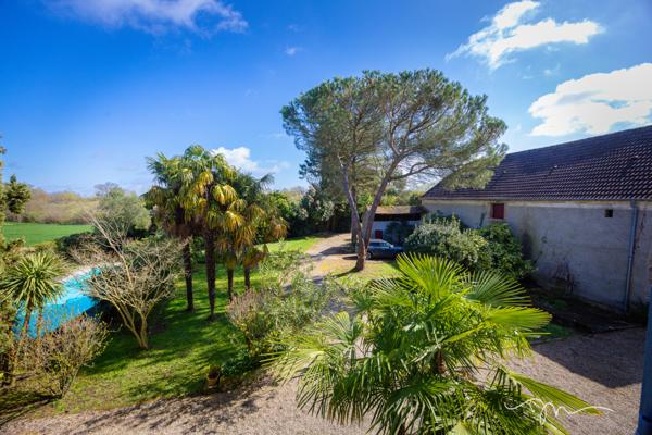 Vic-en-Bigorre (65500) Superbe Bigourdane de 348m2 sur 2 niveaux, avec jardin, piscine et dépendances