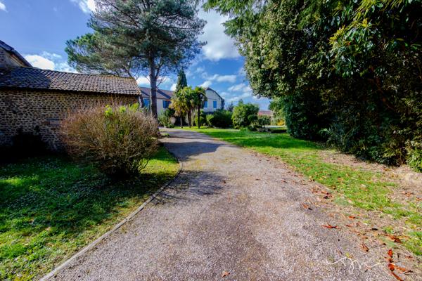 Vic-en-Bigorre (65500) Superbe Bigourdane de 348m2 sur 2 niveaux, avec jardin, piscine et dépendances