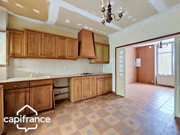 Thouars (79) – Idéal investissement locatif ou premier achat : maison de ville 65m²  avec jardin et stationnement privé