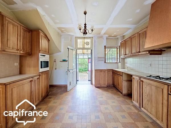 Thouars (79) – Idéal investissement locatif ou premier achat : maison de ville 65m²  avec jardin et stationnement privé