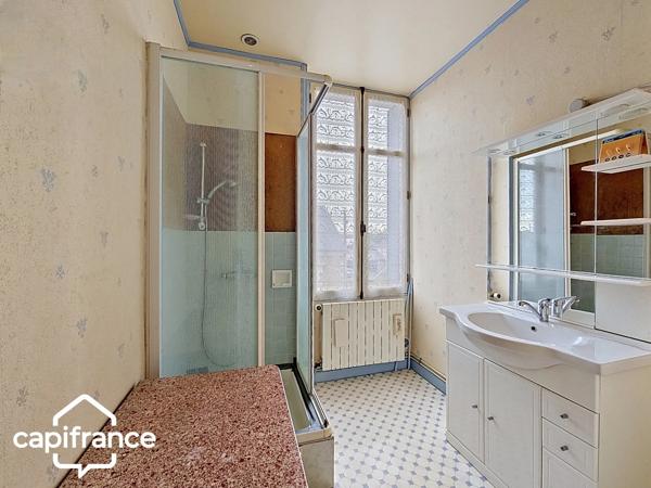 Thouars (79) – Idéal investissement locatif ou premier achat : maison de ville 65m²  avec jardin et stationnement privé