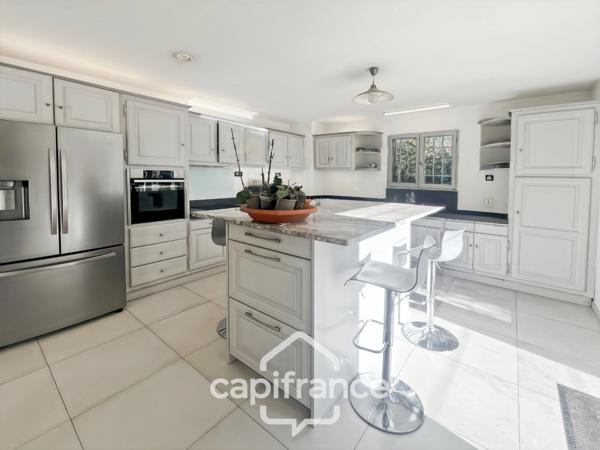 LES TAILLADES, maison individuelle de plain pied de 210 m2, en campagne, 4 chambres, sur un terrain de 2900 m2 environ, piscinene