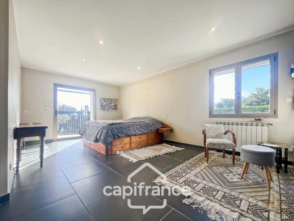 LES TAILLADES, maison individuelle de plain pied de 210 m2, en campagne, 4 chambres, sur un terrain de 2900 m2 environ, piscinene