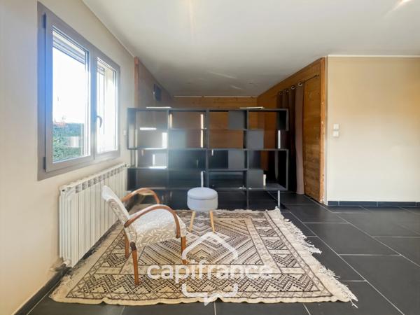 LES TAILLADES, maison individuelle de plain pied de 210 m2, en campagne, 4 chambres, sur un terrain de 2900 m2 environ, piscinene