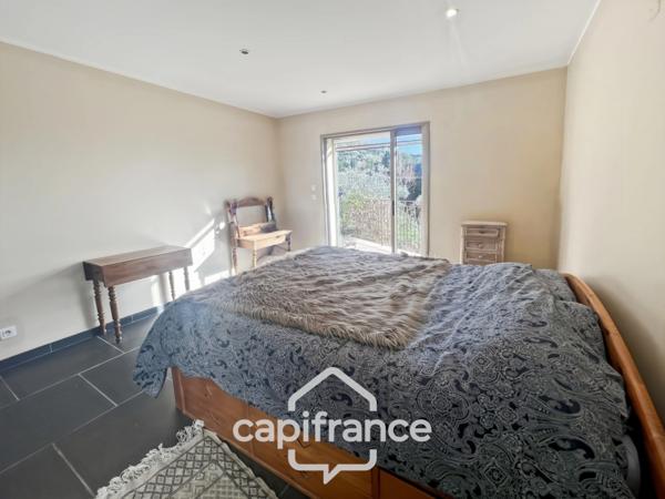 LES TAILLADES, maison individuelle de plain pied de 210 m2, en campagne, 4 chambres, sur un terrain de 2900 m2 environ, piscinene