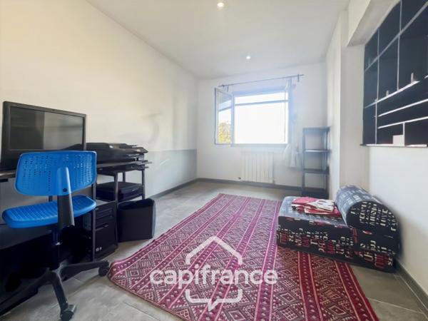 LES TAILLADES, maison individuelle de plain pied de 210 m2, en campagne, 4 chambres, sur un terrain de 2900 m2 environ, piscinene