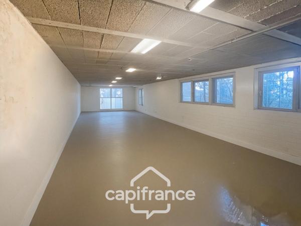 LES TAILLADES, maison individuelle de plain pied de 210 m2, en campagne, 4 chambres, sur un terrain de 2900 m2 environ, piscinene